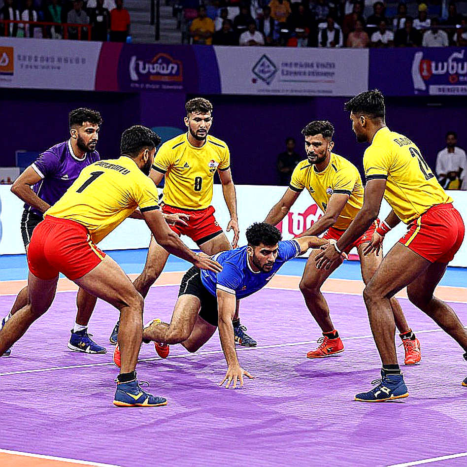 ছয় ফুটের লাফ, আড়াই কোটি টাকার প্রশ্ন: নাগোয়ায় পাওয়ান শেরাওয়াত এবং কাবাডির অসম মানচিত্র